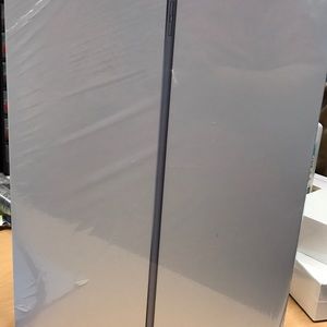iPad Pro 32gb space gray 699$.